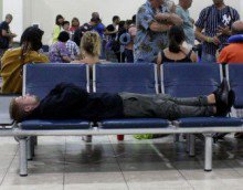 Spanie na lotnisku